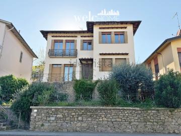 Case e ville in vendita di 280 m² in Via dei Colli