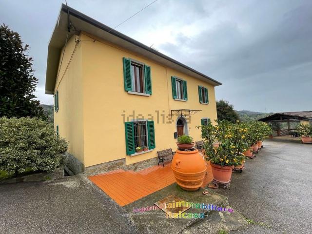 Case e ville in vendita di 280 m² in Via dei Giannini