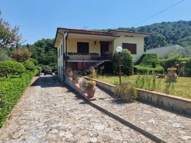 Case e ville in vendita di 280 m² in Via dei Sodini, 60