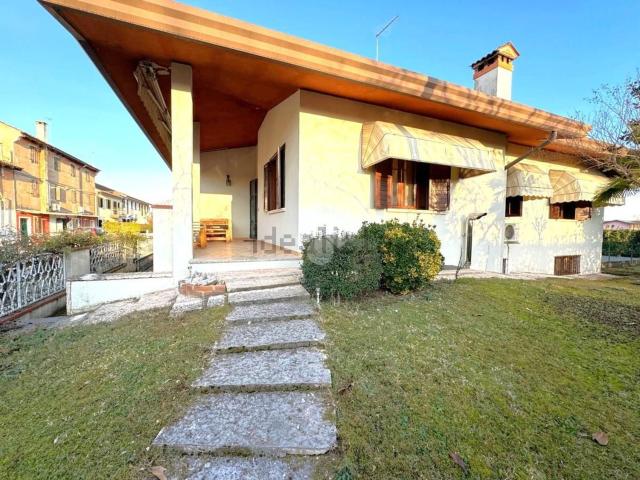 Case e ville in vendita di 280 m² in Via del Bellato, 1