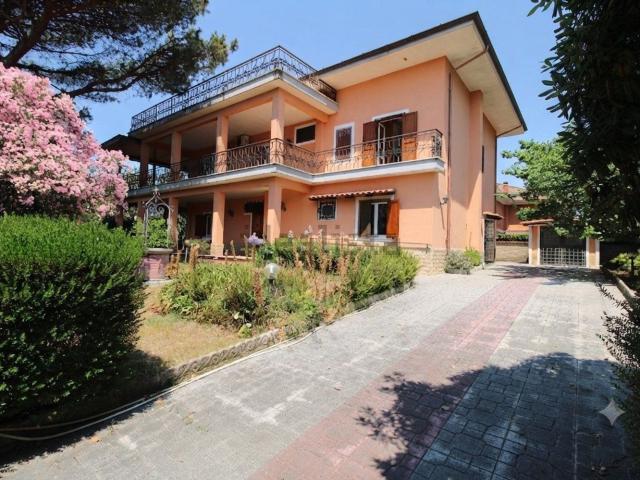 Case e ville in vendita di 280 m² in Via del Biancospino