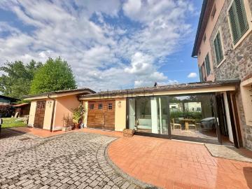 Case e ville in vendita di 280 m² in Via del Centenario