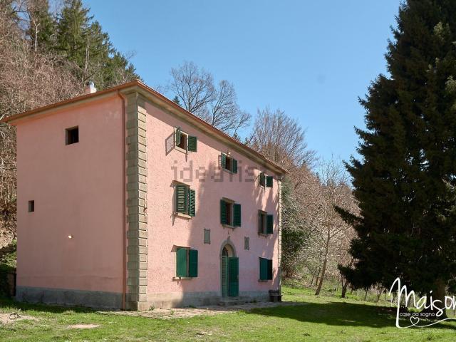Case e ville in vendita di 280 m² in Via della Cascina