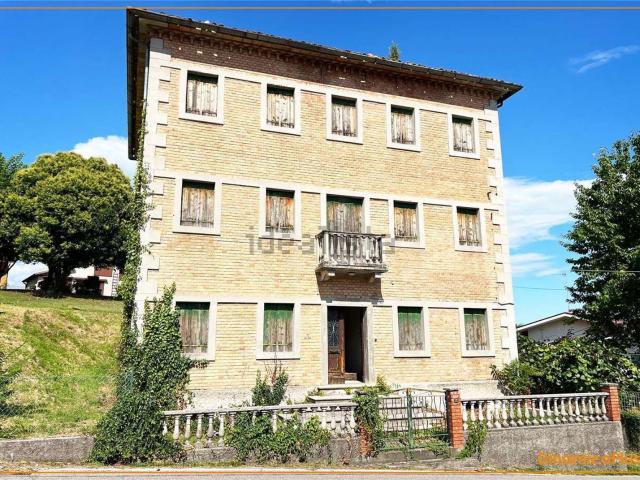 Case e ville in vendita di 280 m² in Via della Valle