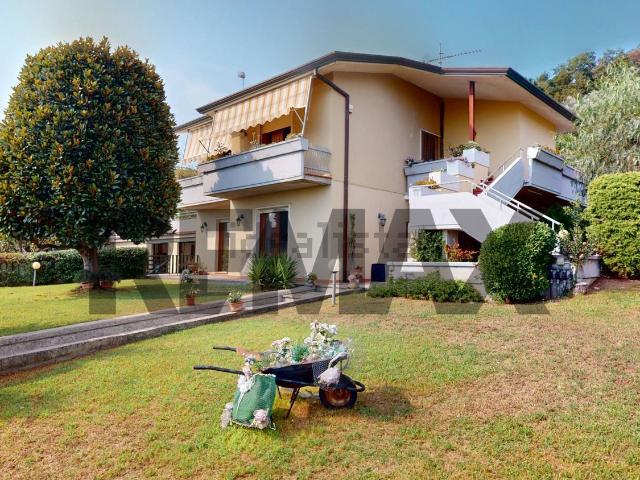 Case e ville in vendita di 280 m² in Via di Cegino, 68