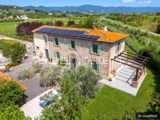 Case e ville in vendita di 280 m² in Via di Montechiaro