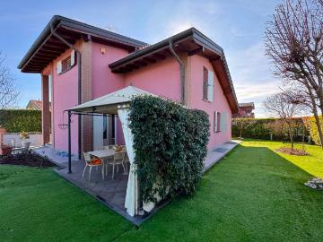 Case e ville in vendita di 280 m² in Via Egidio Pini, 33