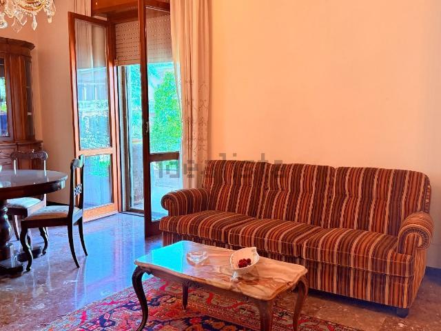 Case e ville in vendita di 280 m² in Via Ernesto Giacobbi