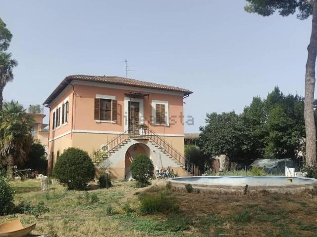 Case e ville in vendita di 280 m² in Via Ezio Bartolomei