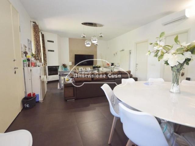 Case e ville in vendita di 280 m² in Via Fossanuova
