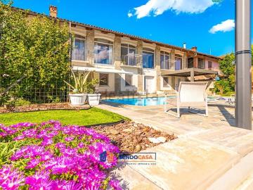 Case e ville in vendita di 280 m² in Via Ferruccio Valobra, 165