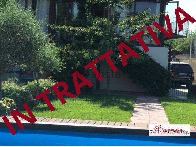 Case e ville in vendita di 280 m² in Via Francesco Restelli, 11