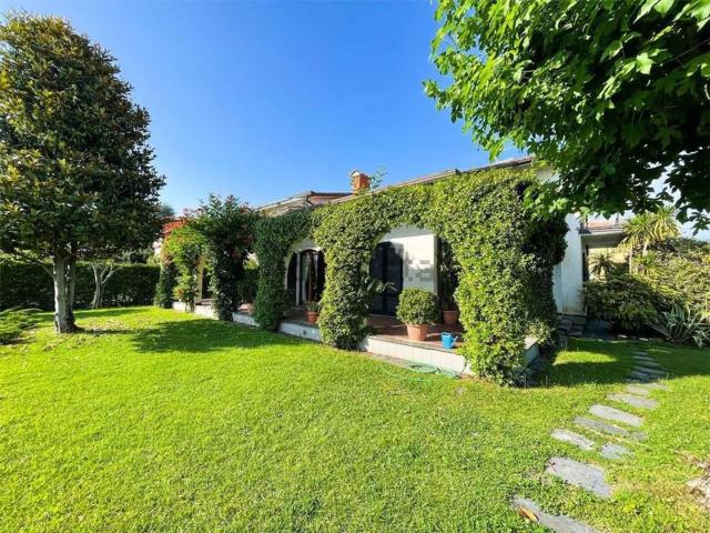 Case e ville in vendita di 280 m² in Via Huxley Aldous