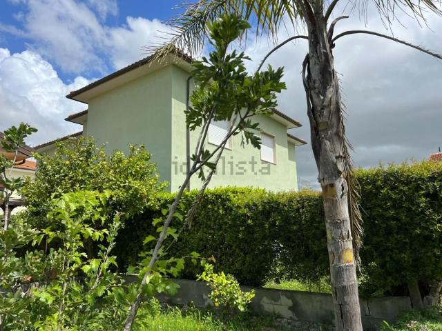 Case e ville in vendita di 280 m² in Via I Maggio