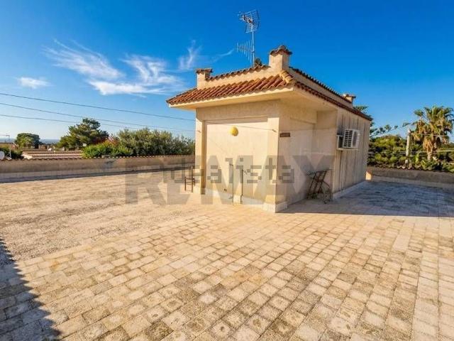 Case e ville in vendita di 280 m² in Via Impastato Peppino, 20