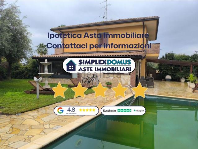 Case e ville in vendita di 280 m² in Via Indipendenza