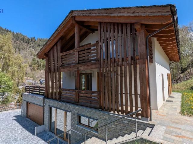 Case e ville in vendita di 280 m² in Via Italia, 65