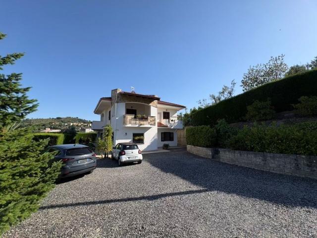 Case e ville in vendita di 280 m² in Via Janò Casalicchio