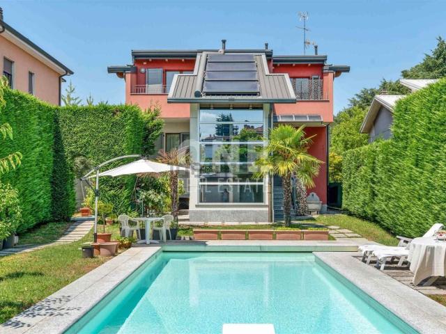 Case e ville in vendita di 280 m² in Via Lambro, 16