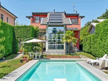 Case e ville in vendita di 280 m² in Via Lambro, 16