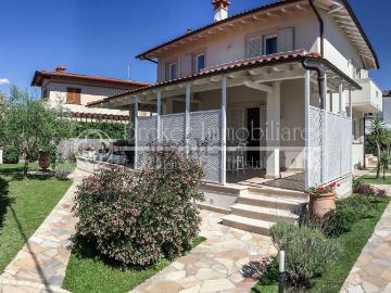 Case e ville in vendita di 280 m² in Via Leonardo da Vinci, 220
