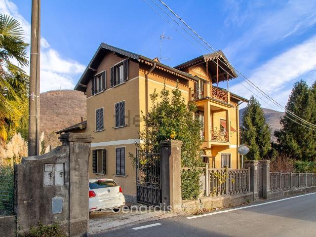 Case e ville in vendita di 280 m² in Via Libertà