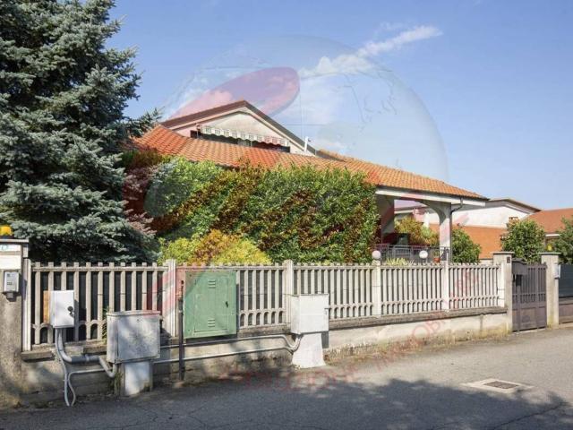Case e ville in vendita di 280 m² in Via Luigi Einaudi, 14