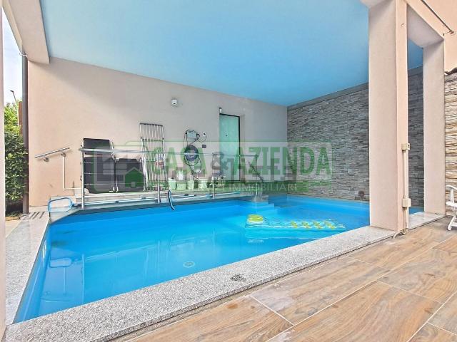 Case e ville in vendita di 280 m² in Via Luigi Pasteur, 6