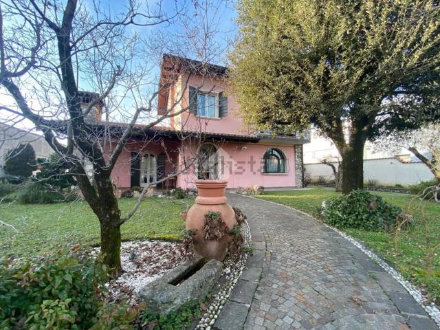 Case e ville in vendita di 280 m² in Via M. Kolbe, 25