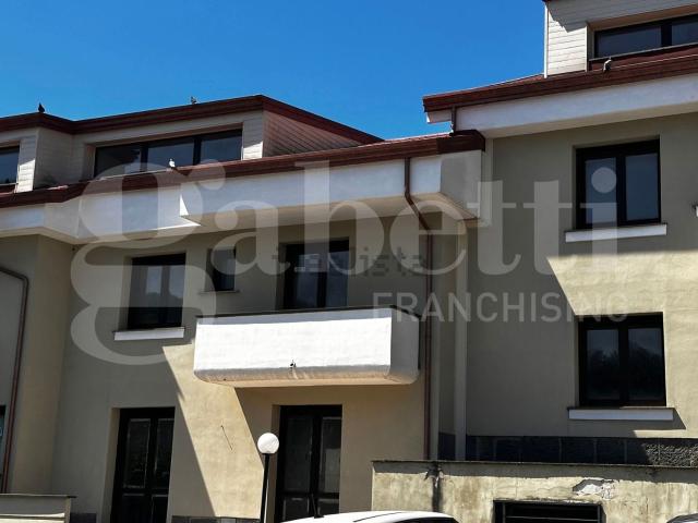 Case e ville in vendita di 280 m² in Via Molinelle