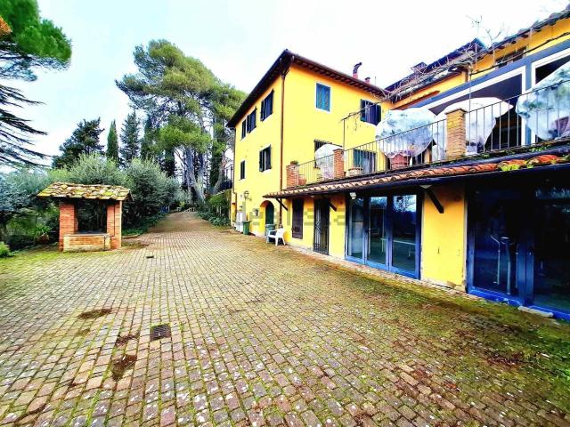 Case e ville in vendita di 280 m² in Via Montelupo