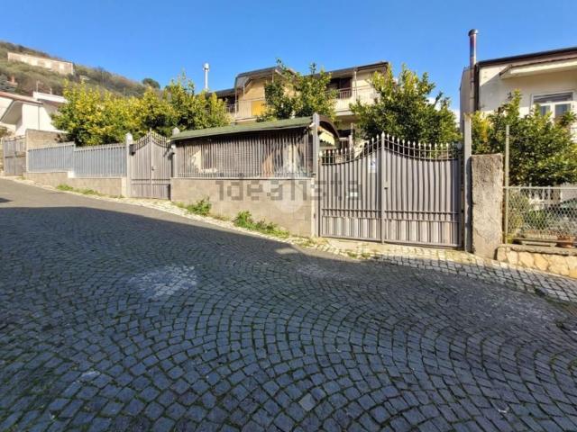 Case e ville in vendita di 280 m² in Via Monteoliveto, 32