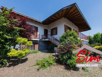 Case e ville in vendita di 280 m² in Via Mandello Vitta