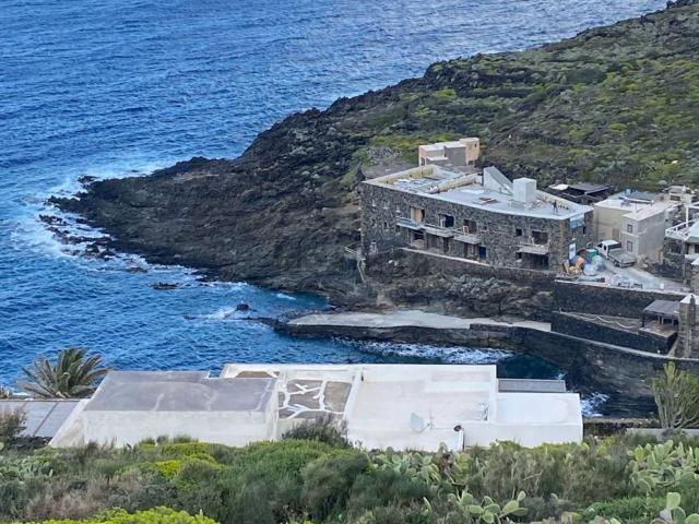 Case e ville in vendita di 280 m² in Via Marina