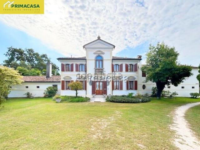 Case e ville in vendita di 280 m² in Via Noalese