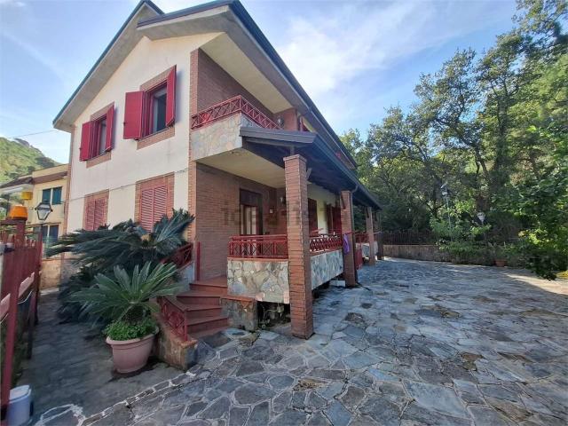 Case e ville in vendita di 280 m² in Via Nazionale