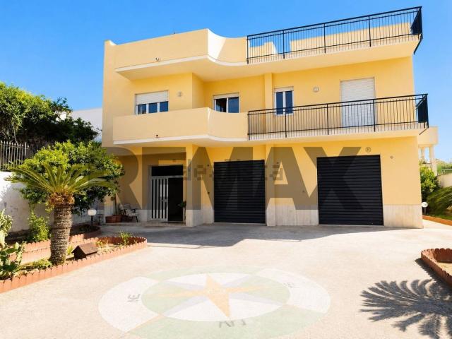 Case e ville in vendita di 280 m² in Via San Cusumano, 36
