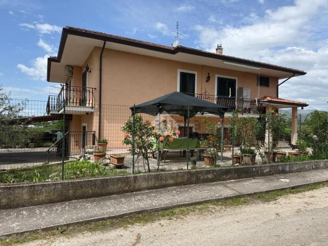 Case e ville in vendita di 280 m² in Via Sant&apos Angelo, 152