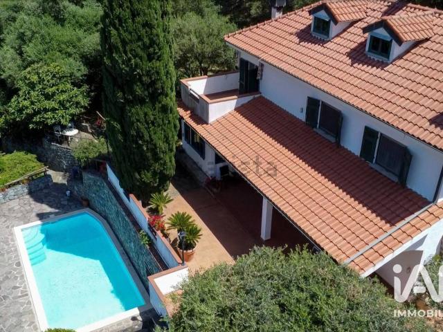 Case e ville in vendita di 280 m² in Via Postetta, 29