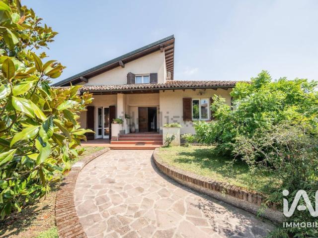 Case e ville in vendita di 280 m² in Via Papa Giovanni XXIII
