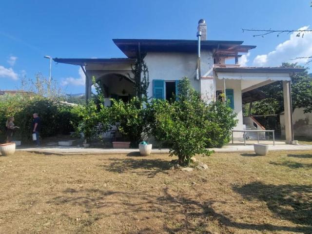 Case e ville in vendita di 280 m² in Via Perla