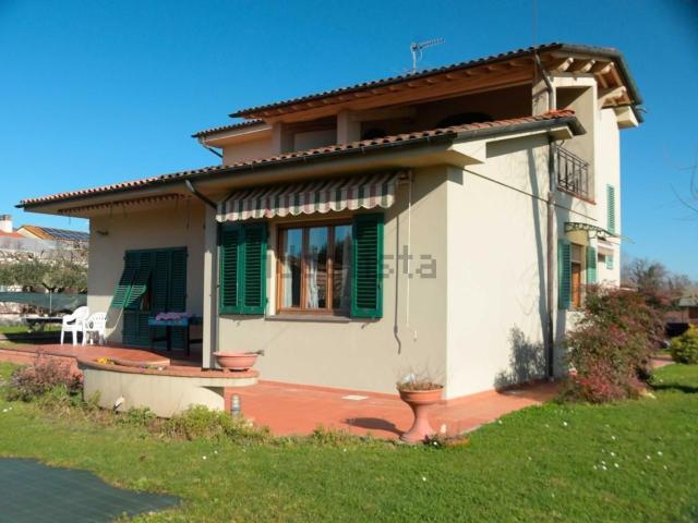 Case e ville in vendita di 280 m² in Via Pesciatina