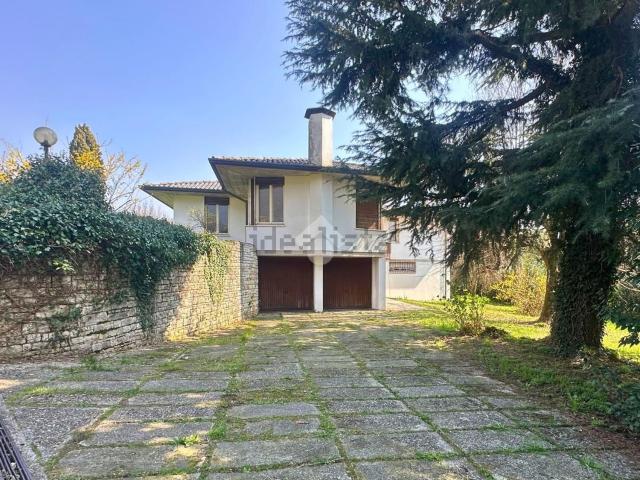 Case e ville in vendita di 280 m² in Via Piave, 38