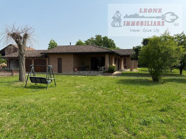 Case e ville in vendita di 280 m² in Via Roma