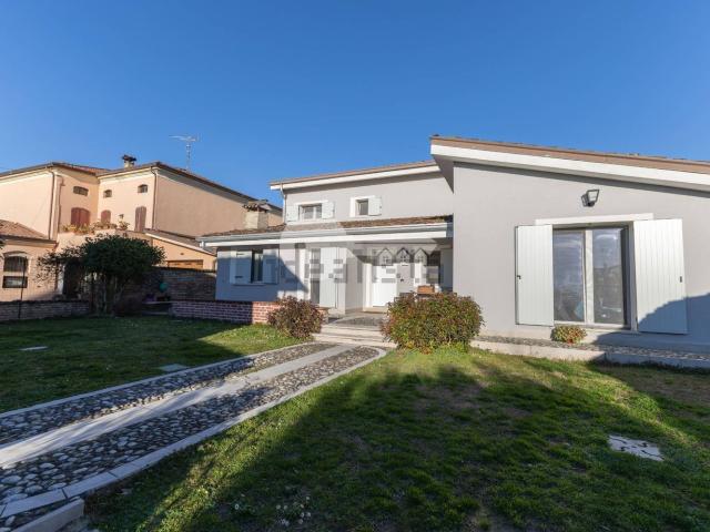Case e ville in vendita di 280 m² in Via Roma, 126