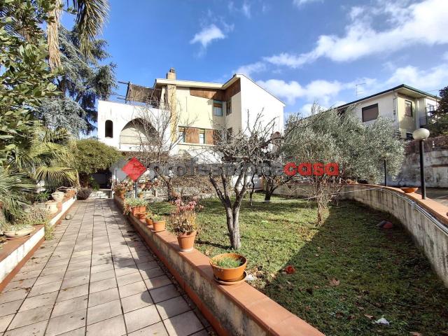 Case e ville in vendita di 280 m² in Via Roma, 134