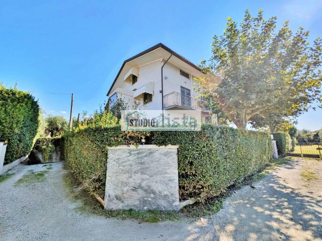 Case e ville in vendita di 280 m² in Via Fortunato Federigi
