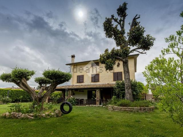 Case e ville in vendita di 280 m² in Via Redipuglia, 34