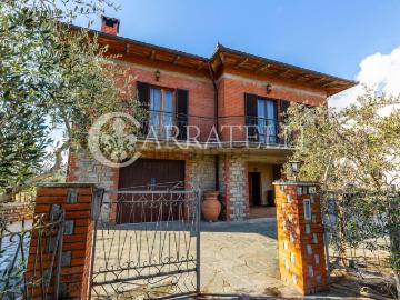 Case e ville in vendita di 280 m² in Via Ritorta, 26