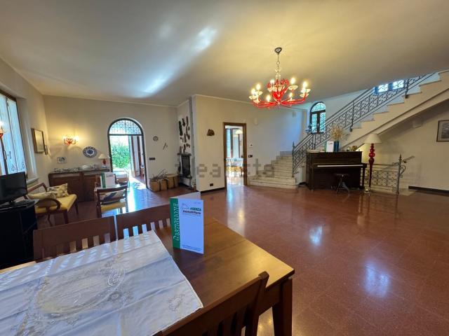 Case e ville in vendita di 280 m² in Via Rialto